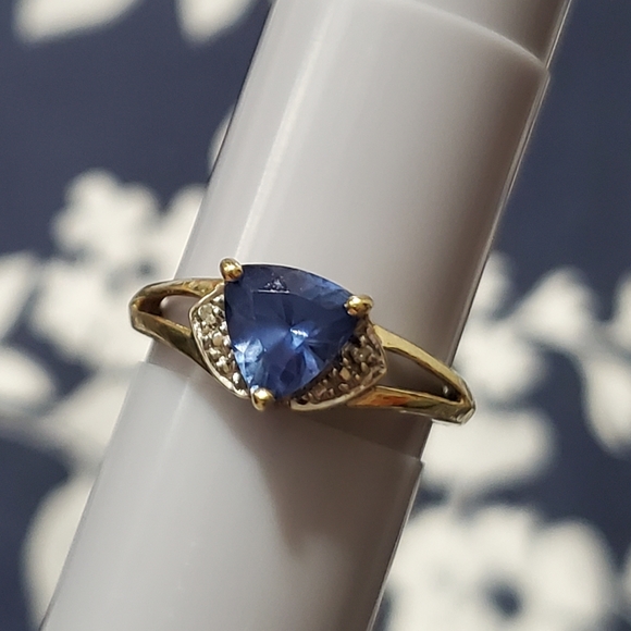 10K Gold Trillion Cut Tanzanite Ring - Picture 6 of 16